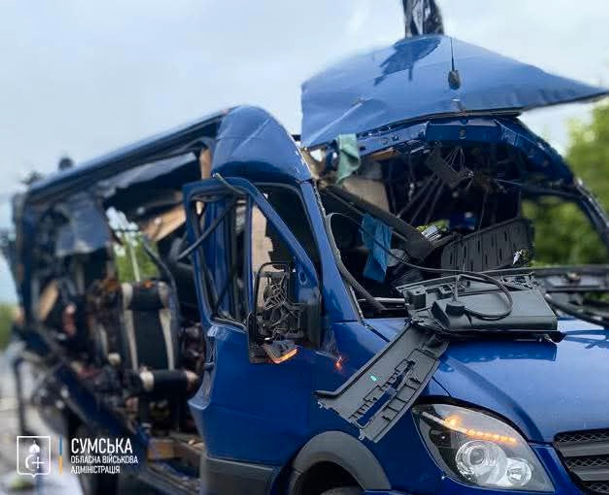 Последствия удара по маршрутному автобусу в Сумской области